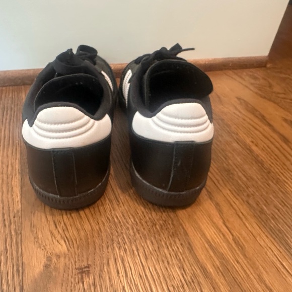 Adidas Samba Black and White Classic Shoes - Picture 4 of 6